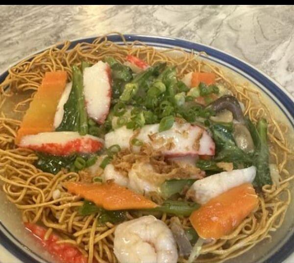 F14. Seafood Crispy Egg Noodle with Brown Sauce