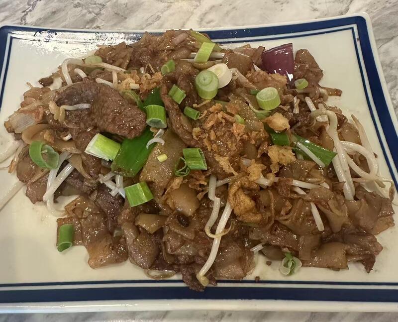 F11. Stir-Fried Flat Noodle with Beef