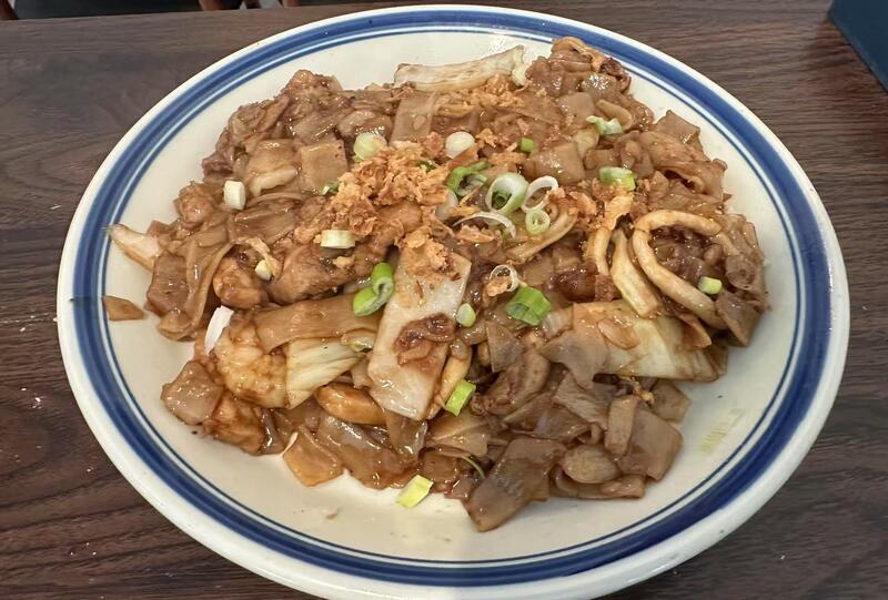 F6. Capitain Stir-Fried Flat Noodle
