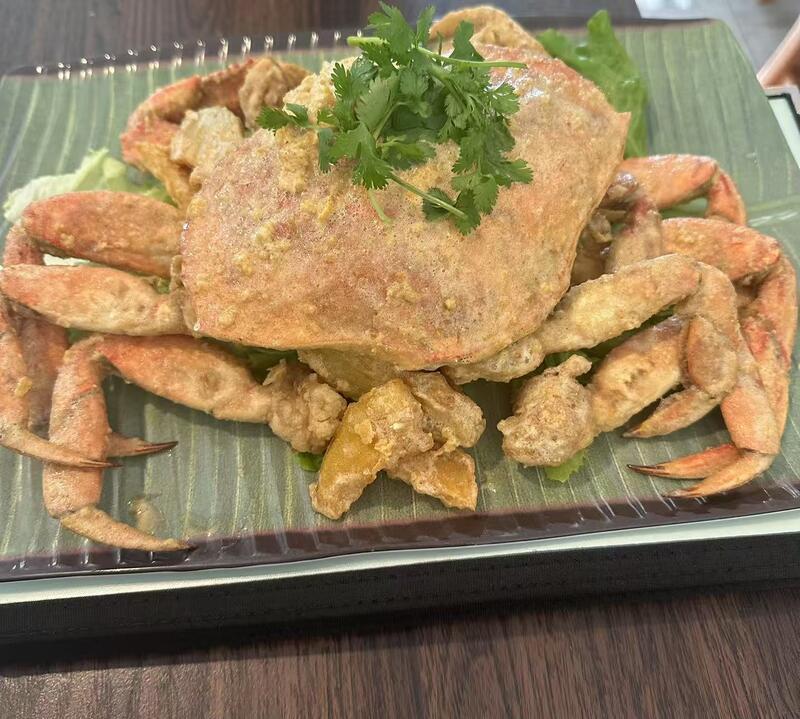 S22. Crab with Golden Pumpking