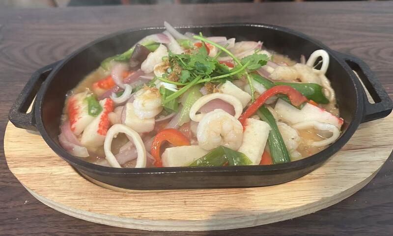 Z5. Sizzling Seafood Combination
